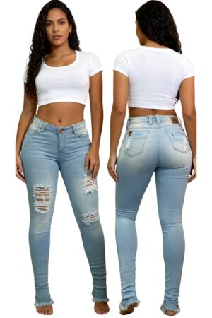 Modelo de Jeans de mujer Super Skinny Fit con rotos, color Azul Claro y Levanta Cola vista frontal y posterior
