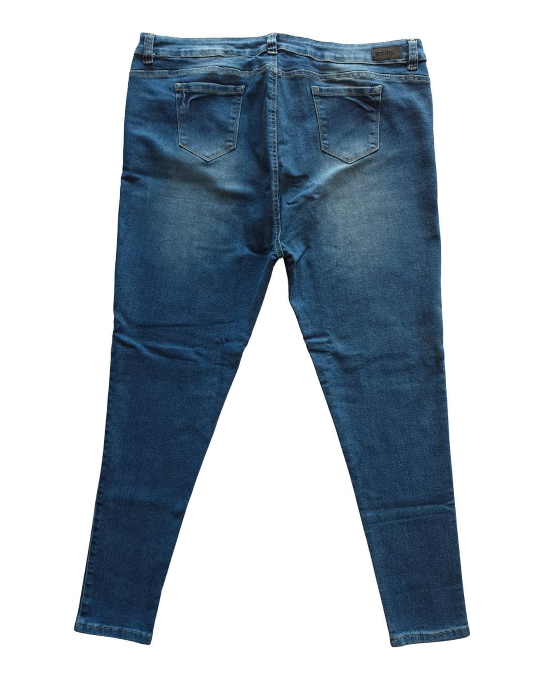 Jeans mujer curvy azul medio vista trasera