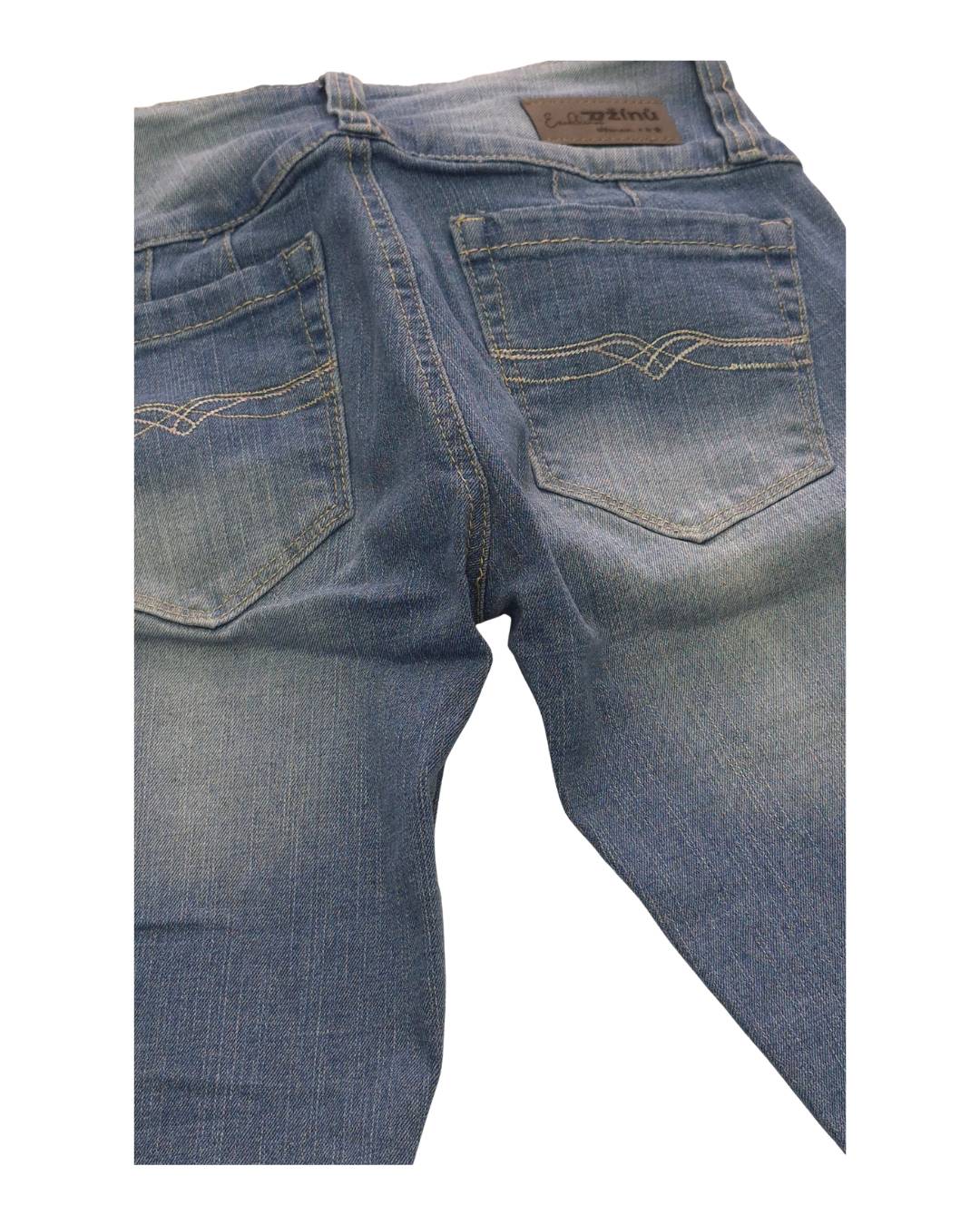 Detalle bordado jean mujer