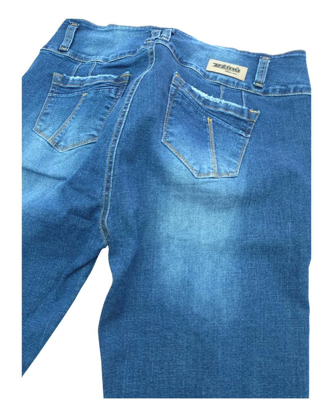 Jeans capri mujer slim vista posterior