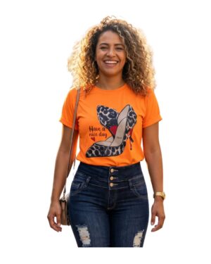 Camiseta mujer naranja con estampado de tacones