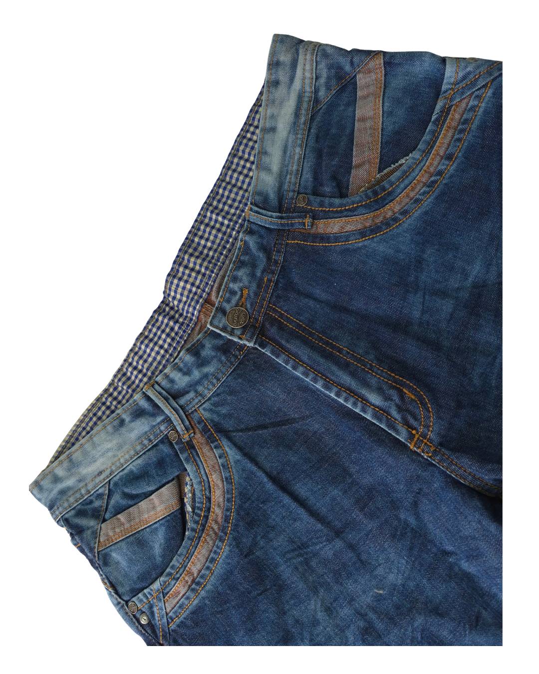 Detalle frontal jean hombre azul
